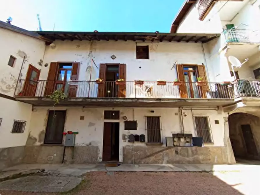 Immagine 4 di Appartamento in vendita  in Via Piazza Giuseppe Grandi  a Valganna