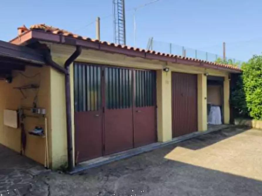 Immagine 1 di Garage in vendita  in Via A. Manzoni a Chignolo D'isola