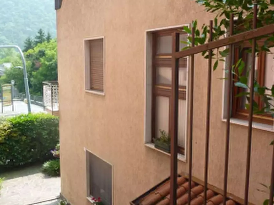 Immagine 4 di Casa indipendente in vendita  in Via del Tonale e Mendola  a Endine Gaiano