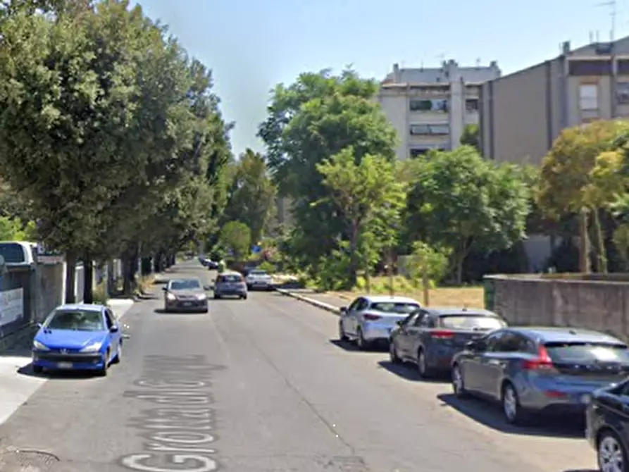 Immagine 9 di Garage in vendita  in Via di Grotta di Gregna a Roma