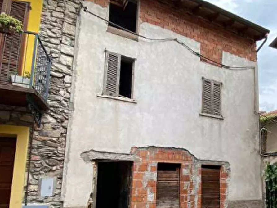 Immagine 4 di Rustico / casale in vendita  in Via G. Marconi a Besano