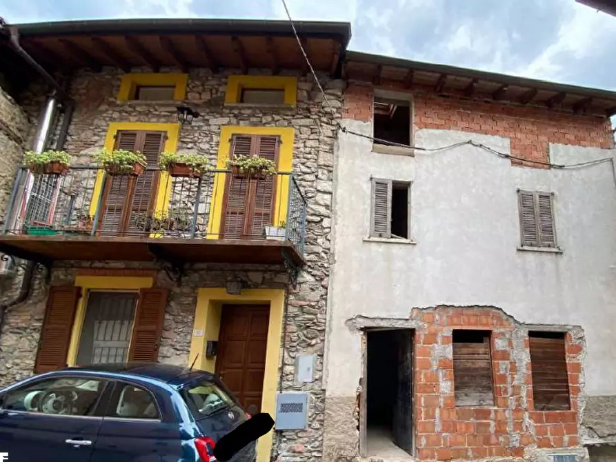 Immagine 5 di Rustico / casale in vendita  in Via G. Marconi a Besano