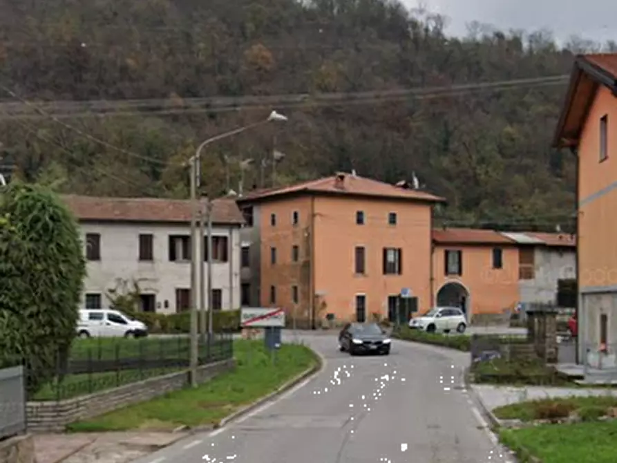 Immagine 9 di Rustico / casale in vendita  in Via G. Marconi a Besano