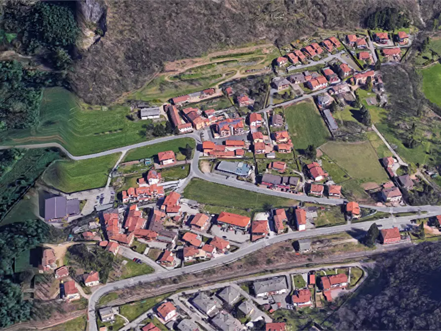 Immagine 11 di Rustico / casale in vendita  in Via G. Marconi a Besano