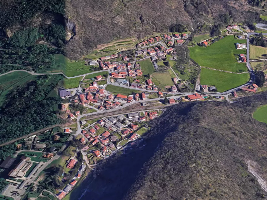 Immagine 12 di Rustico / casale in vendita  in Via G. Marconi a Besano