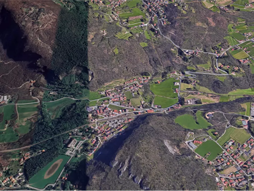 Immagine 13 di Rustico / casale in vendita  in Via G. Marconi a Besano