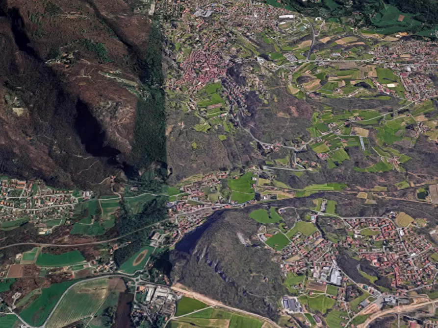 Immagine 14 di Rustico / casale in vendita  in Via G. Marconi a Besano