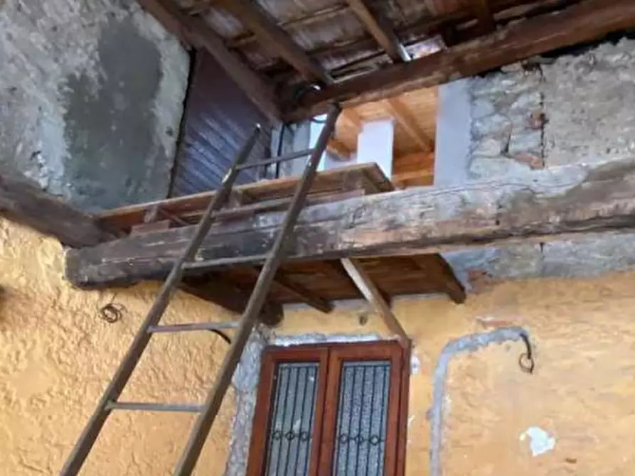 Immagine 15 di Rustico / casale in vendita  in Via G. Marconi a Besano