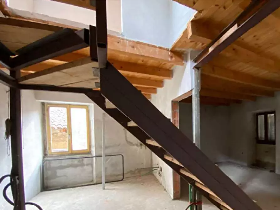 Immagine 16 di Rustico / casale in vendita  in Via G. Marconi a Besano