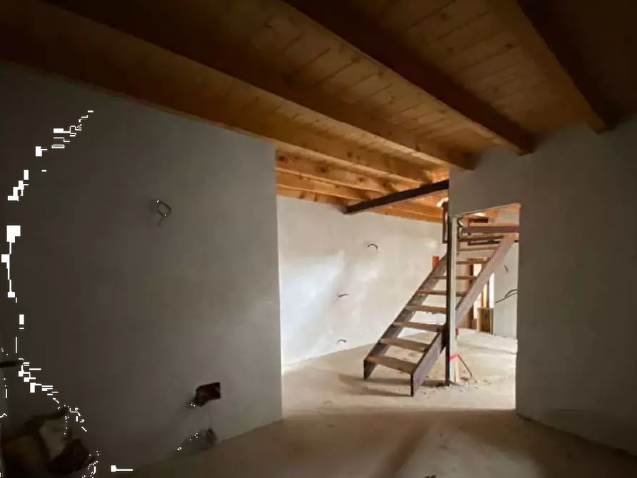 Immagine 17 di Rustico / casale in vendita  in Via G. Marconi a Besano