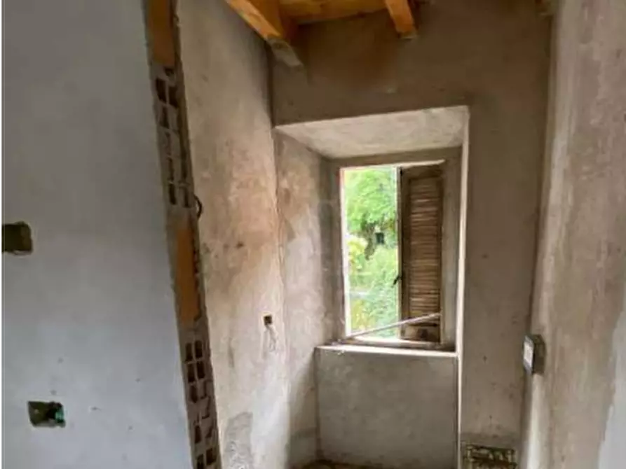 Immagine 18 di Rustico / casale in vendita  in Via G. Marconi a Besano