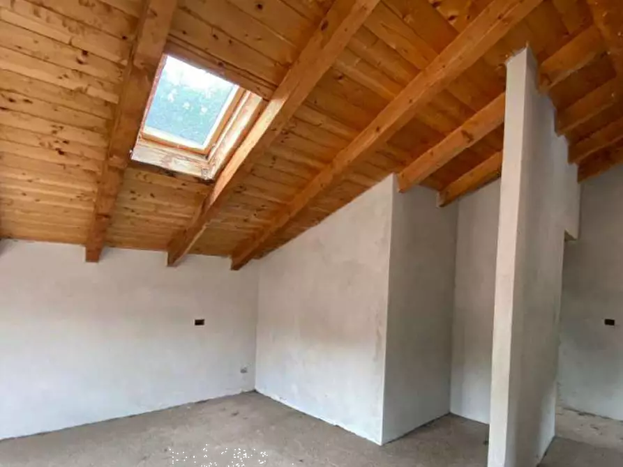 Immagine 20 di Rustico / casale in vendita  in Via G. Marconi a Besano