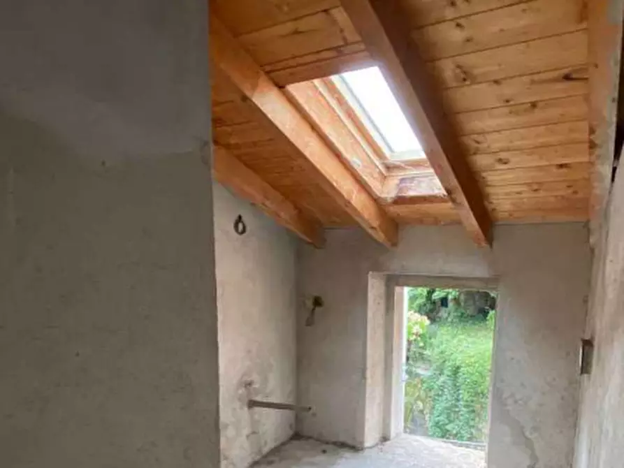 Immagine 21 di Rustico / casale in vendita  in Via G. Marconi a Besano