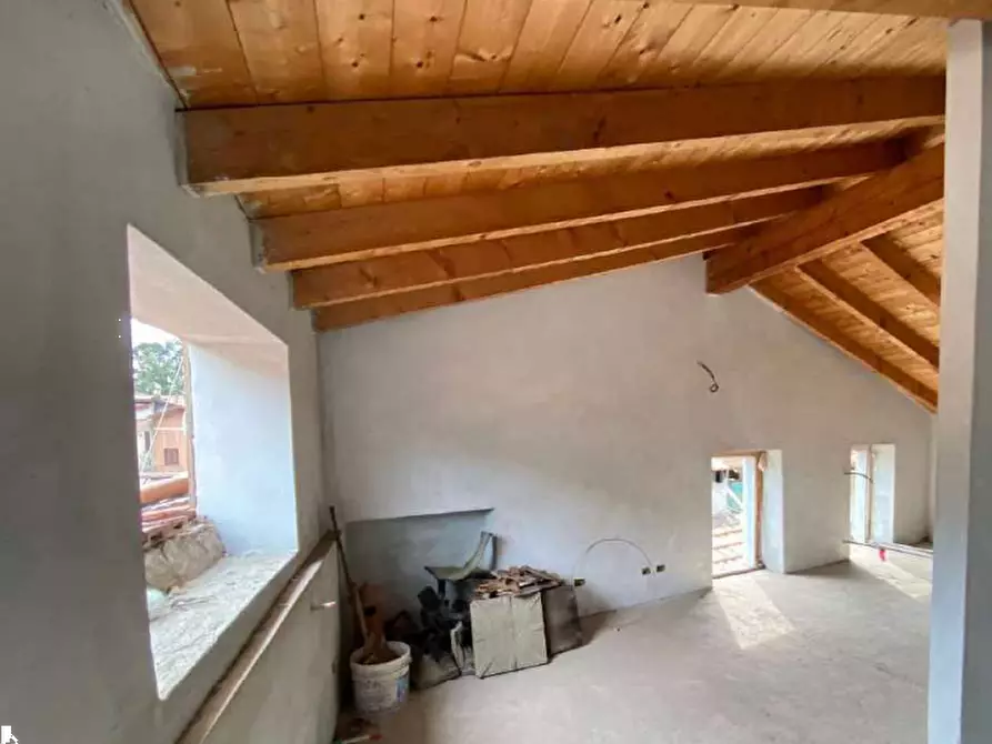 Immagine 22 di Rustico / casale in vendita  in Via G. Marconi a Besano