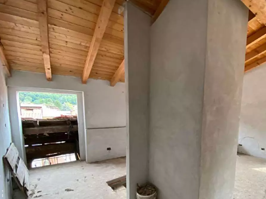 Immagine 24 di Rustico / casale in vendita  in Via G. Marconi a Besano