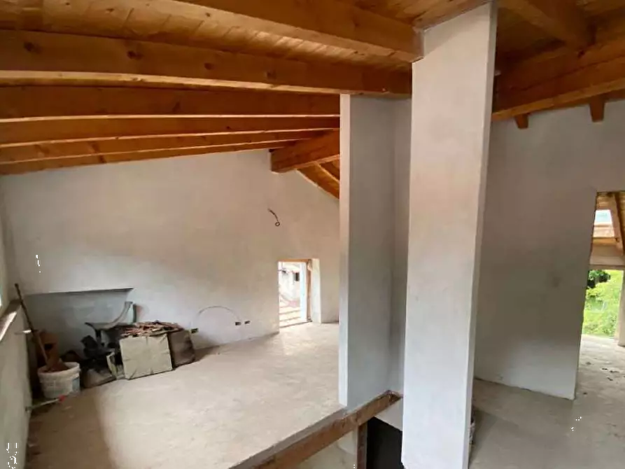 Immagine 25 di Rustico / casale in vendita  in Via G. Marconi a Besano