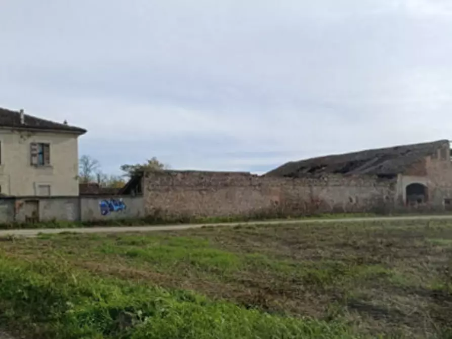 Immagine 1 di Garage in vendita  in Via Veneziana Badalasco a Fara Gera D'adda