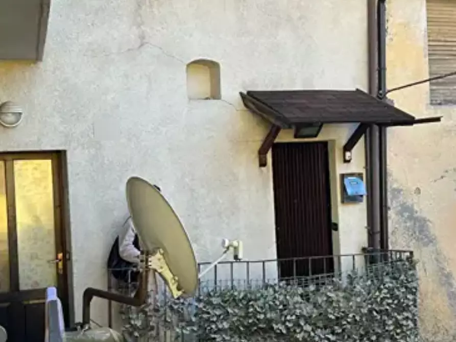 Immagine 1 di Appartamento in vendita  in Via Dante Alighieri a Endine Gaiano