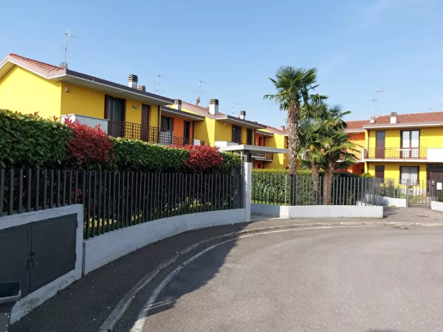 Immagine 1 di Villetta a schiera in vendita  in Via Giulio Verne a Bagnatica