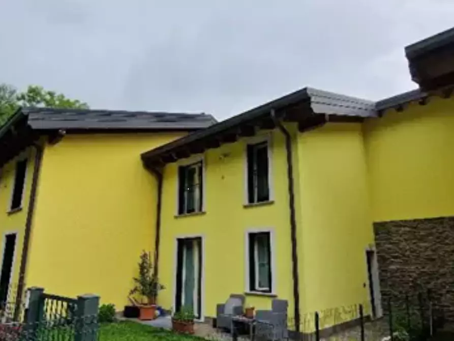 Immagine 1 di Villetta a schiera in vendita  in Via San Michele a Valbrona
