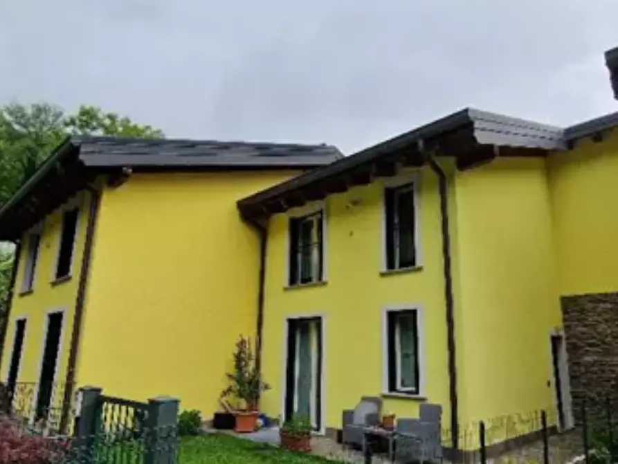 Immagine 2 di Villetta a schiera in vendita  in Via San Michele a Valbrona