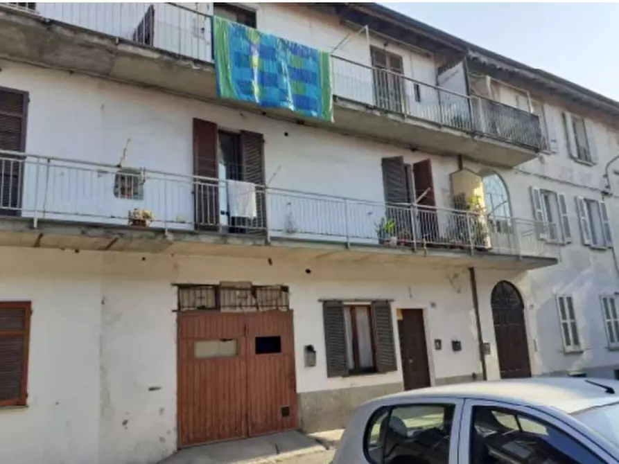 Immagine 1 di Porzione di casa in vendita  in Via XXV Aprile a Besozzo