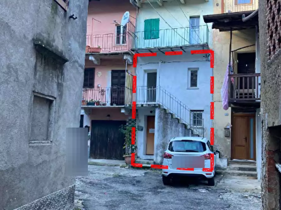 Immagine 1 di Porzione di casa in vendita  in Via G. Marconi a Besano