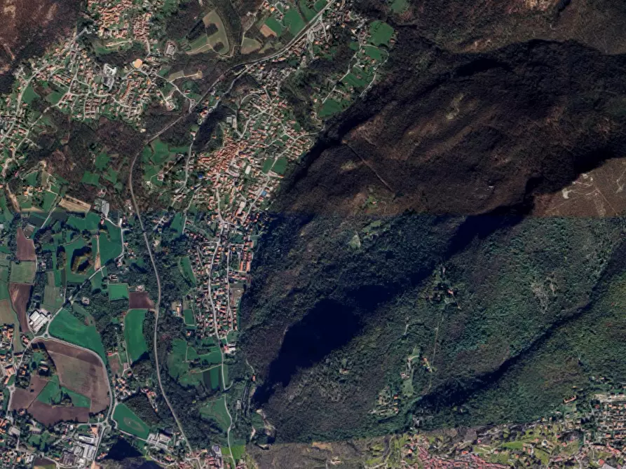 Immagine 13 di Porzione di casa in vendita  in Via G. Marconi a Besano