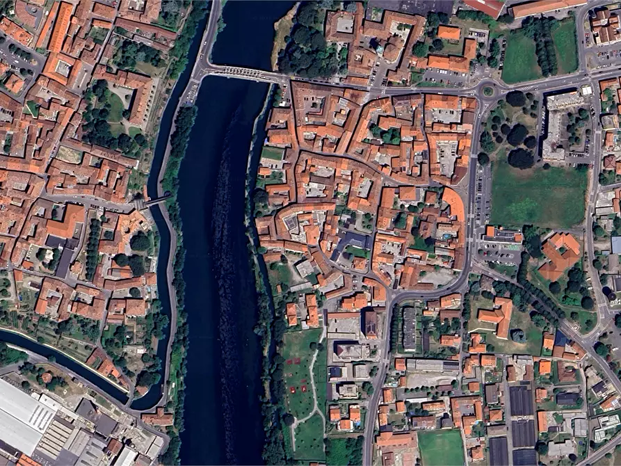 Immagine 5 di Garage in vendita  in Via XXV Aprile a Canonica D'adda