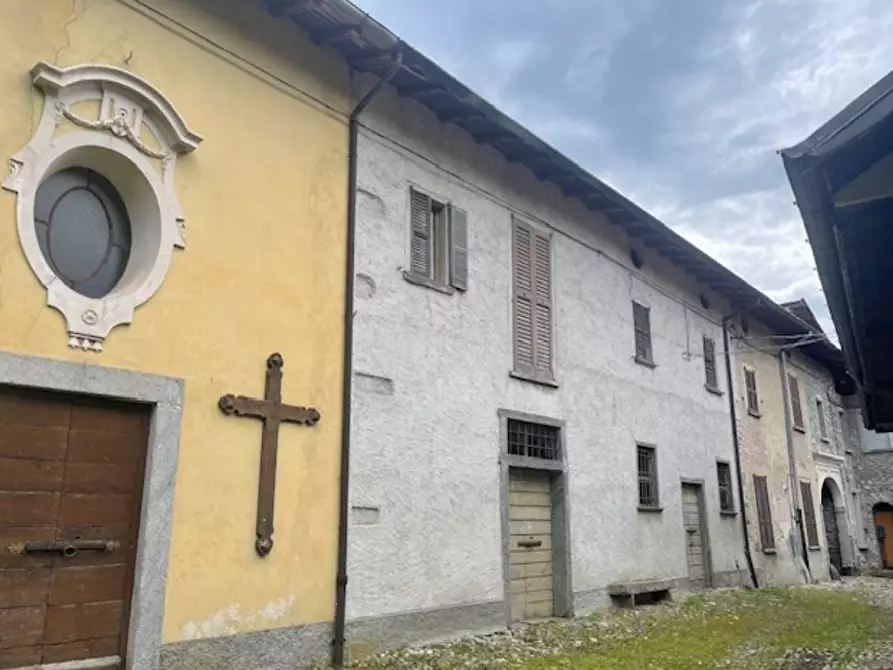 Immagine 1 di Porzione di casa in vendita  in Via della Chiesa a Cuvio