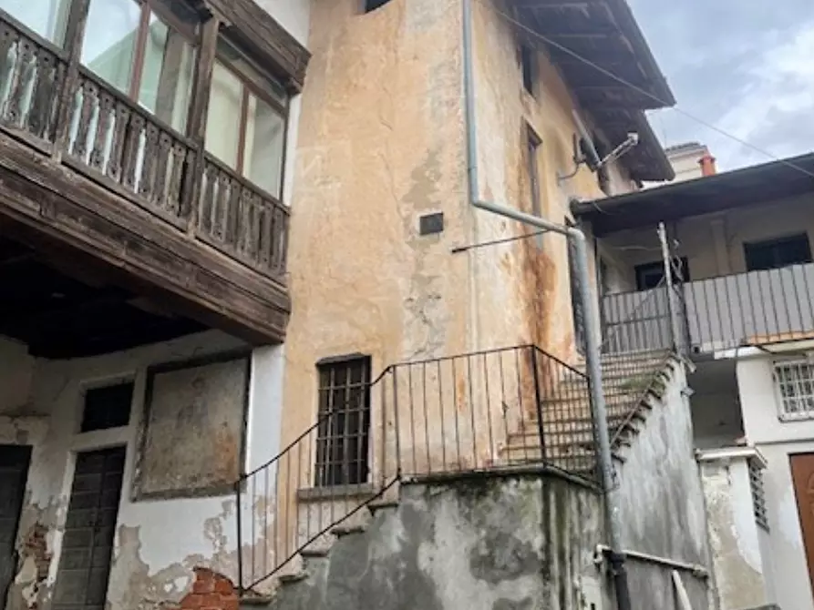 Immagine 2 di Porzione di casa in vendita  in Via della Chiesa a Cuvio