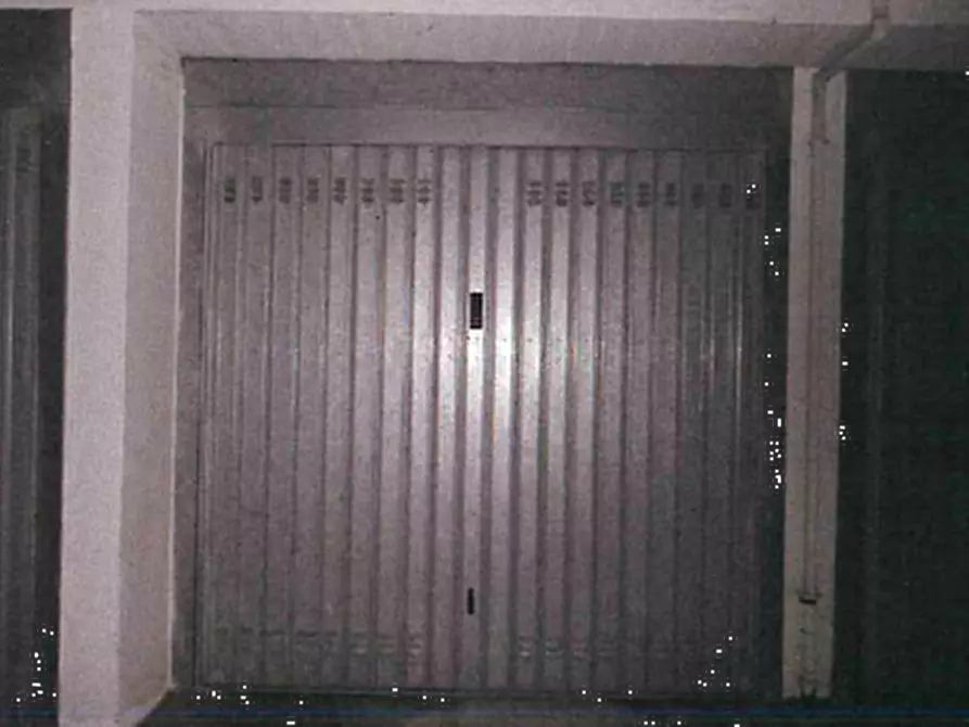 Immagine 1 di Garage in vendita  in Via XXV Aprile a Canonica D'adda