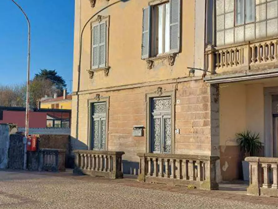 Immagine 2 di Appartamento in vendita  in Piazza Santo Stefano a Laveno-Mombello