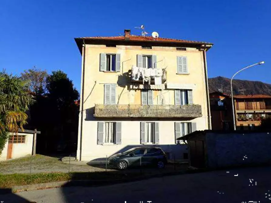 Immagine 3 di Appartamento in vendita  in Piazza Santo Stefano a Laveno-Mombello