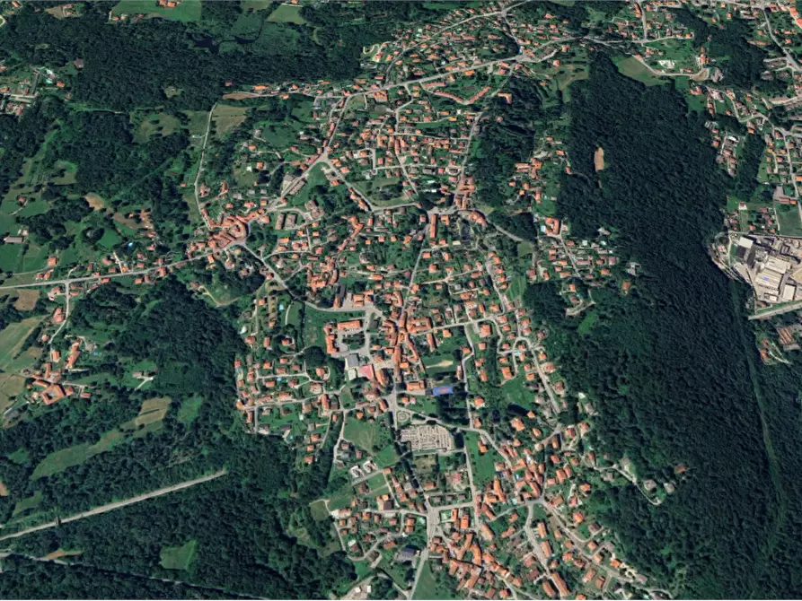 Immagine 14 di Appartamento in vendita  in Piazza Santo Stefano a Laveno-Mombello