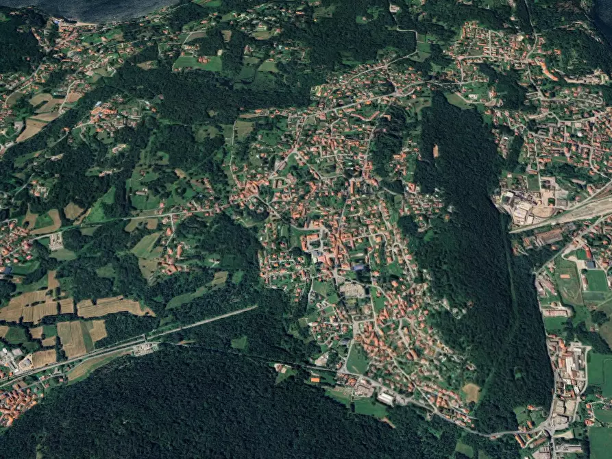 Immagine 16 di Appartamento in vendita  in Piazza Santo Stefano a Laveno-Mombello