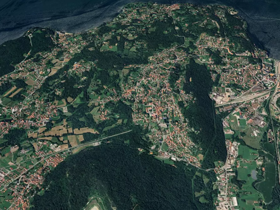 Immagine 17 di Appartamento in vendita  in Piazza Santo Stefano a Laveno-Mombello