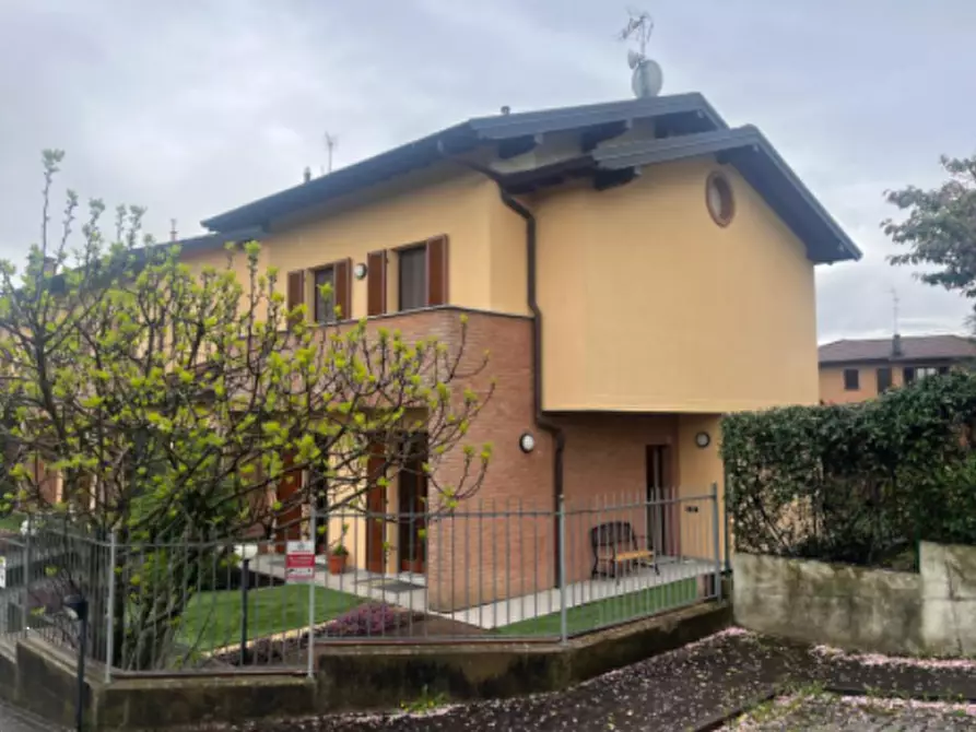 Immagine 3 di Villetta a schiera in vendita  in Via Manzoni a Albiolo