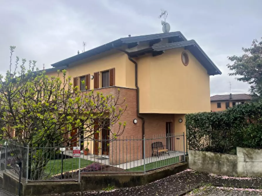 Immagine 17 di Villetta a schiera in vendita  in Via Manzoni a Albiolo