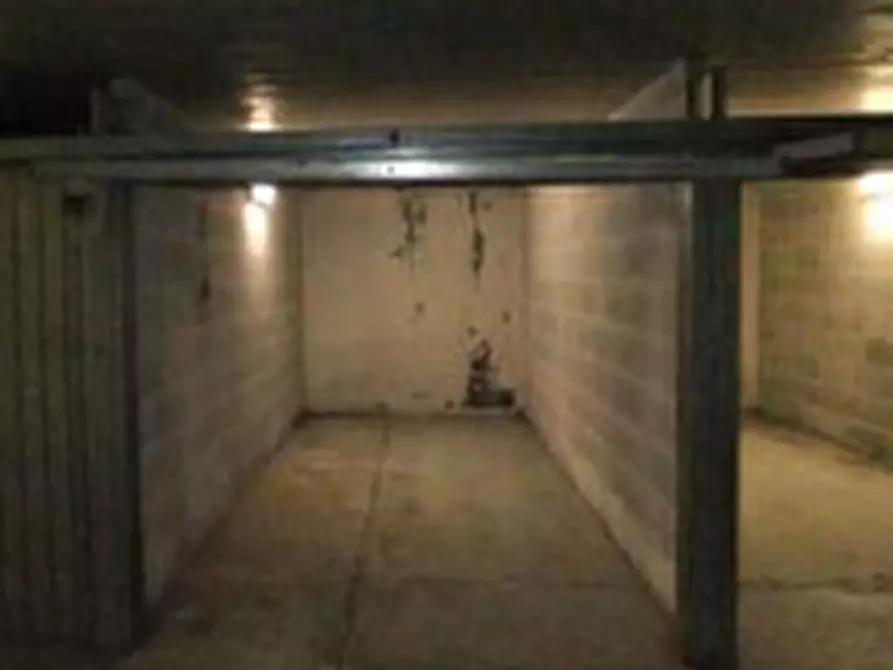 Immagine 1 di Garage in vendita  in via di Grotta di Gregna  a Roma