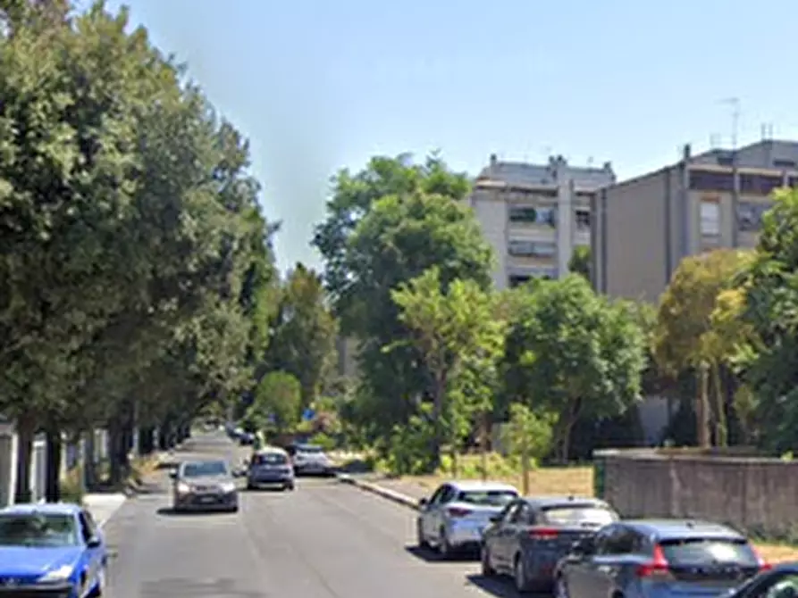 Immagine 2 di Garage in vendita  in via di Grotta di Gregna  a Roma