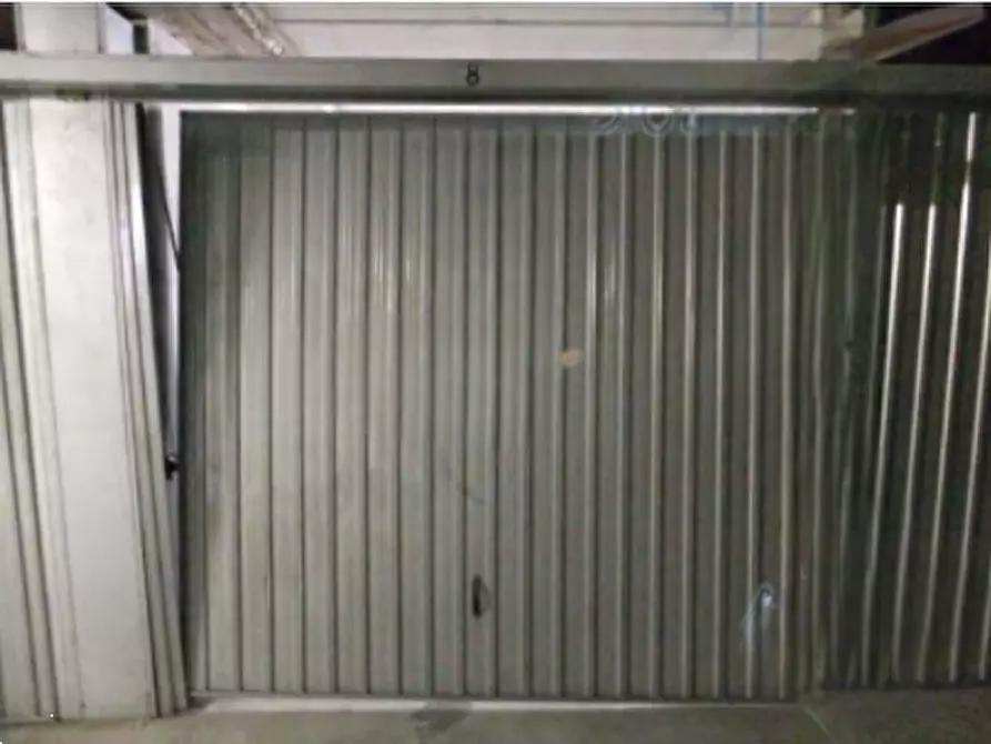 Immagine 1 di Garage in vendita  in via di Grotta di Gregna a Roma