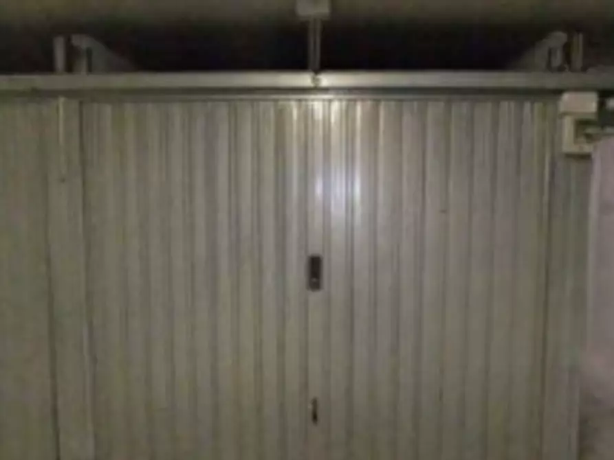 Immagine 1 di Garage in vendita  in via di Grotta di Gregna a Roma
