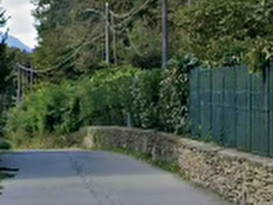 Immagine 8 di Appartamento in vendita  in Via Pradaccio a Cadegliano-Viconago