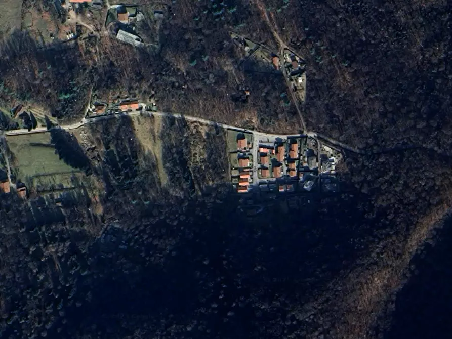 Immagine 11 di Appartamento in vendita  in Via Pradaccio a Cadegliano-Viconago