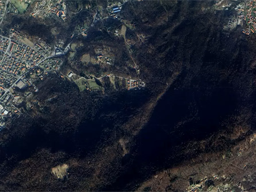 Immagine 12 di Appartamento in vendita  in Via Pradaccio a Cadegliano-Viconago