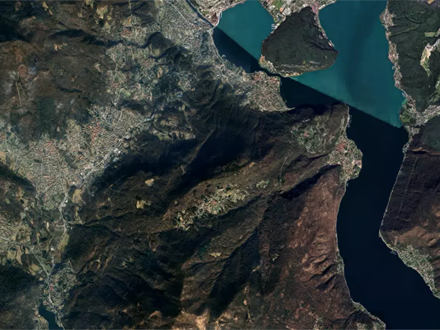 Immagine 13 di Appartamento in vendita  in Via Pradaccio a Cadegliano-Viconago