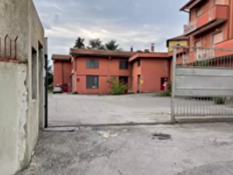 Immagine 3 di Capannone industriale in vendita  in Via San Carlo a Casatenovo