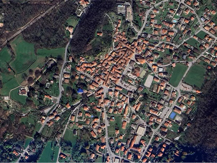 Immagine 17 di Porzione di casa in vendita  in Via G. Marconi a Besano