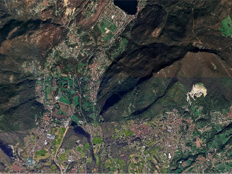 Immagine 19 di Porzione di casa in vendita  in Via G. Marconi a Besano